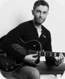 Musikschulen Allegro Düsseldorf -  Anselm Struckmeier Musiklehrerin für Gitarre.
